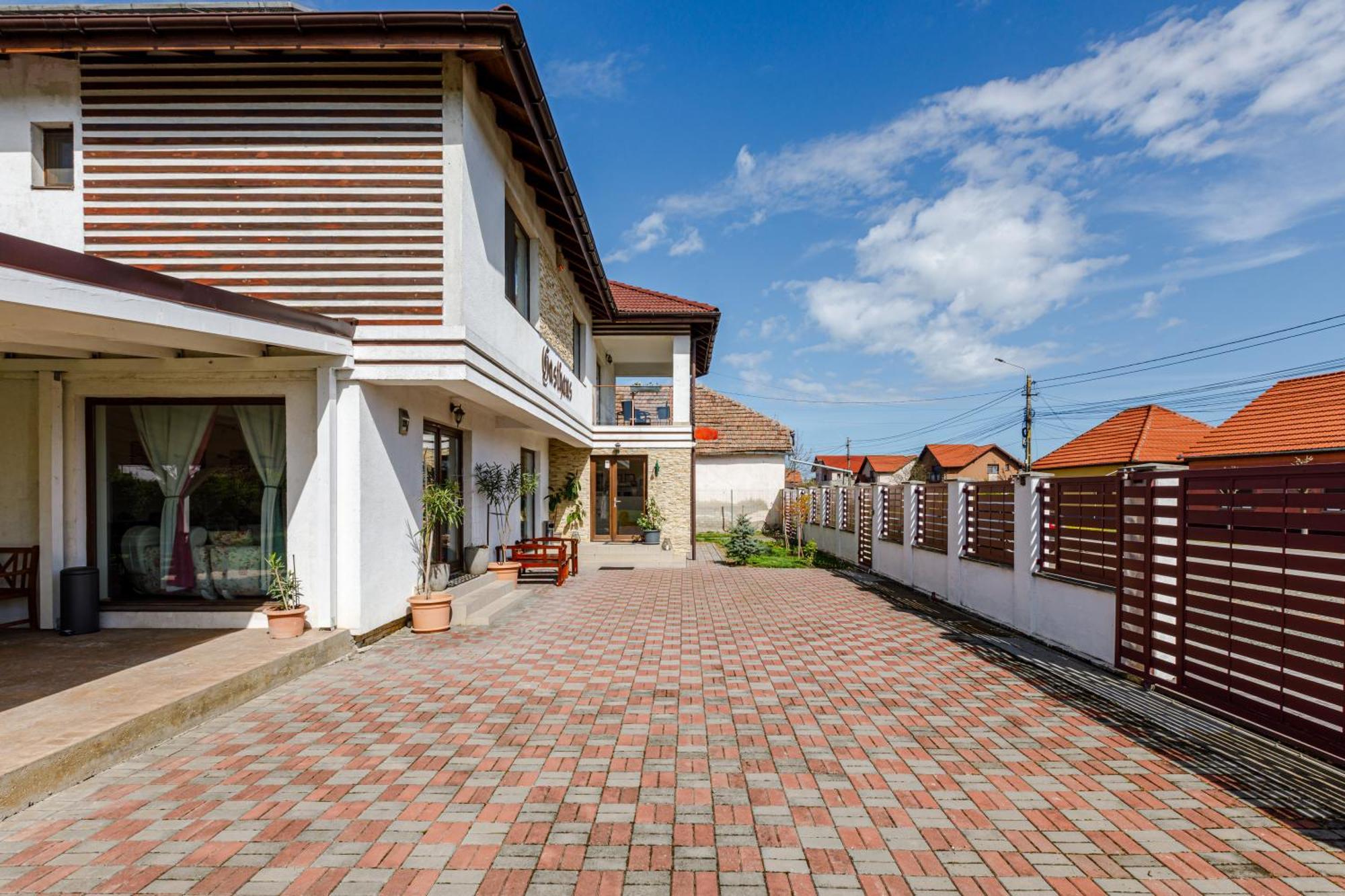 Отель Gasthaus Sacalaz Тимишоара Экстерьер фото